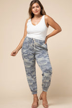 Load image into Gallery viewer, Camo Print Jogger